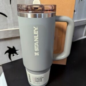 New STANLEY Quencher H2.0 Protour Tumbler cup 30 OZ Sage Gray ☃️